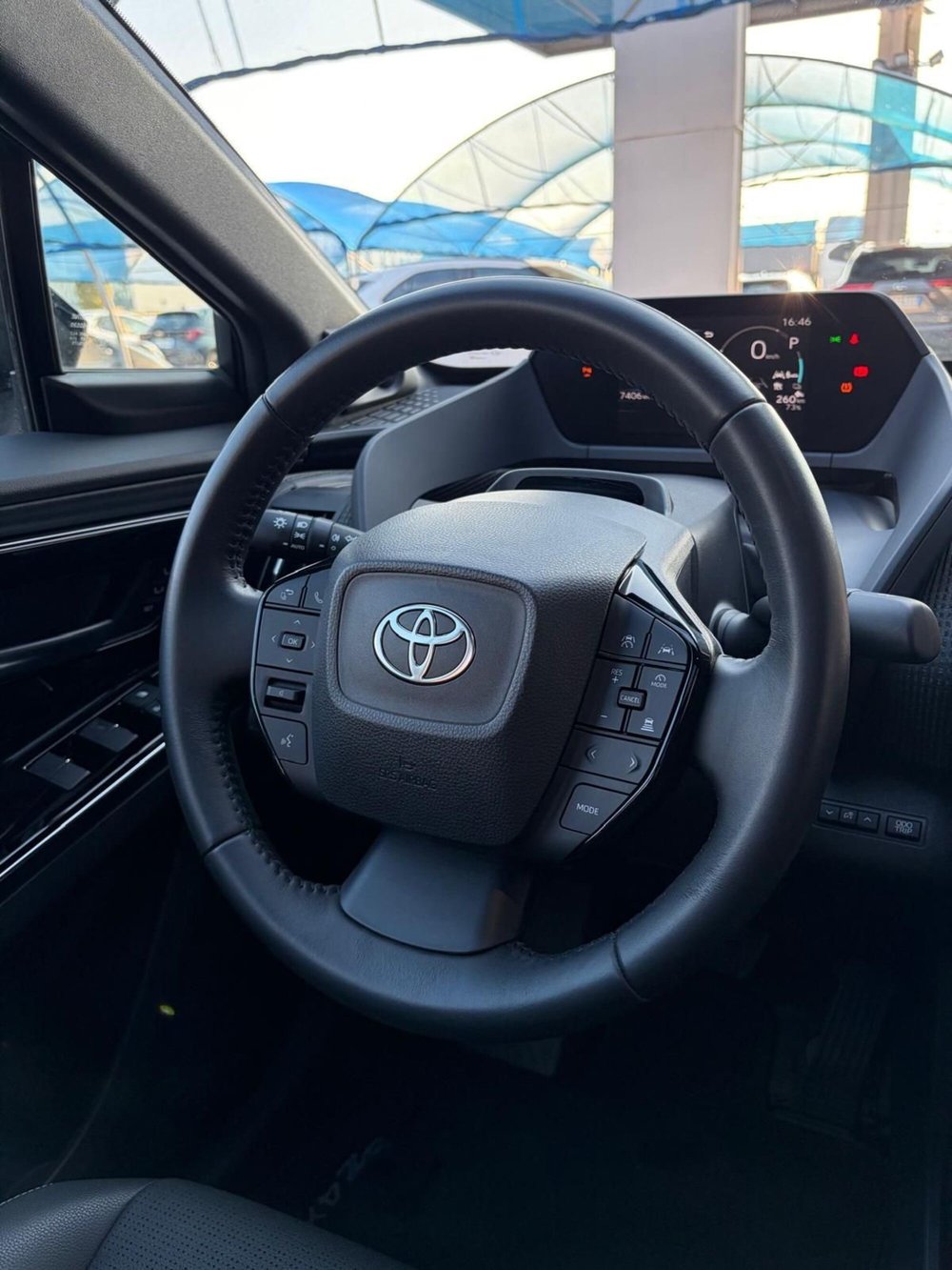 Toyota bZ4X usata a Cremona (15)