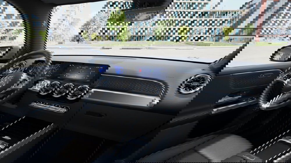 Mercedes-Benz EQB nuova a Milano (5)