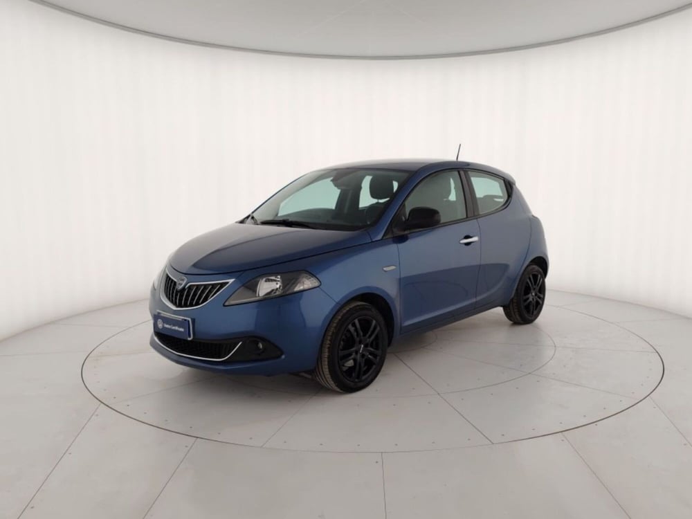 Lancia Ypsilon usata a Massa-Carrara