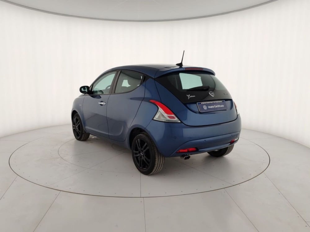 Lancia Ypsilon usata a Massa-Carrara (2)