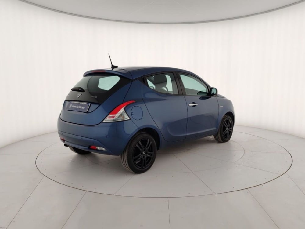 Lancia Ypsilon usata a Massa-Carrara (3)