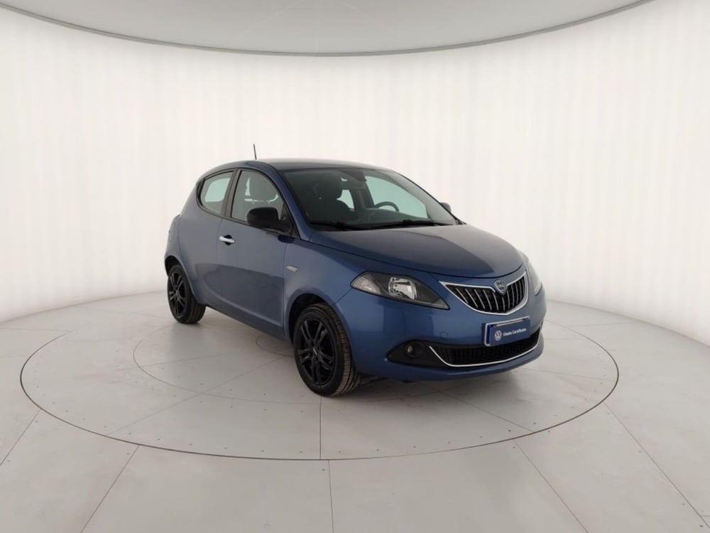 Lancia Ypsilon usata a Massa-Carrara (4)
