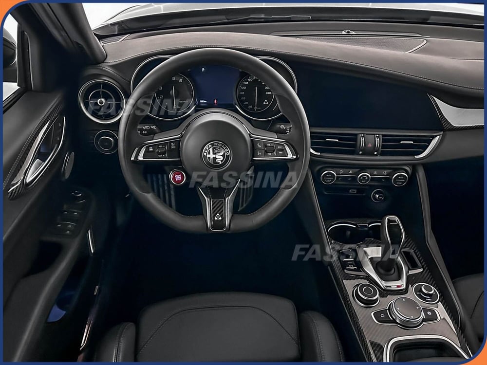 Alfa Romeo Giulia nuova a Milano (10)