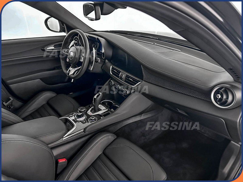 Alfa Romeo Giulia nuova a Milano (13)