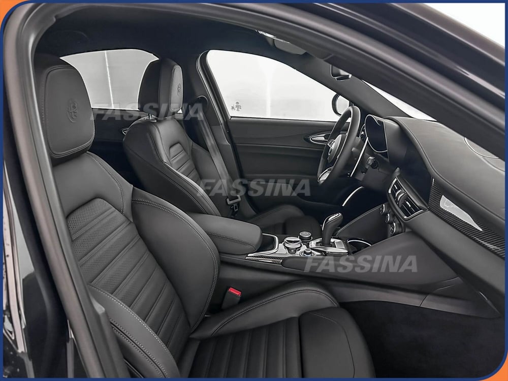 Alfa Romeo Giulia nuova a Milano (14)