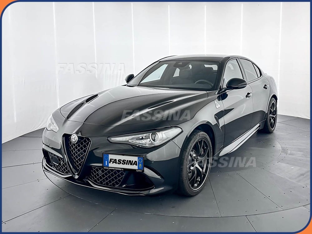 Alfa Romeo Giulia nuova a Milano (3)