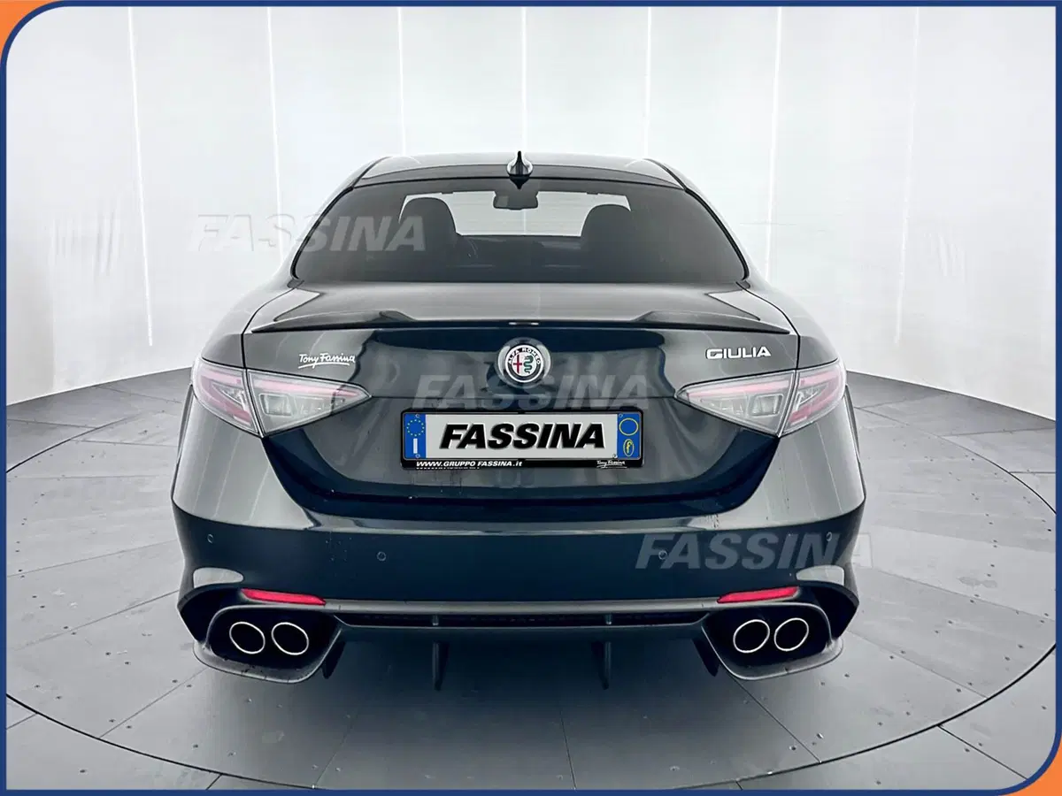 Alfa Romeo Giulia nuova a Milano (5)