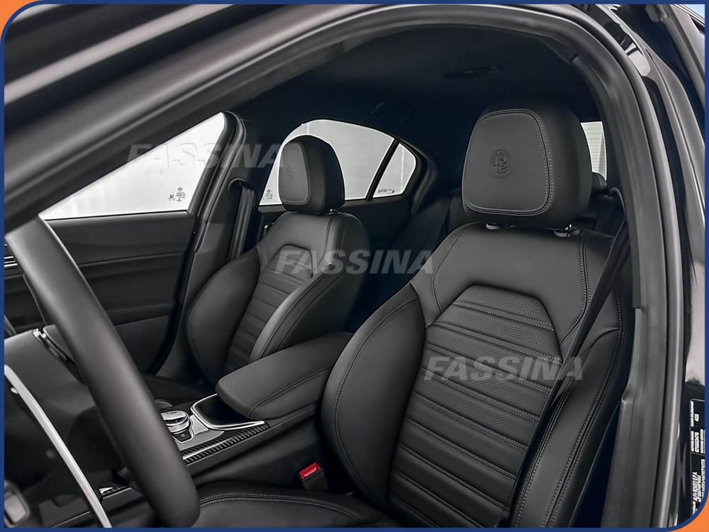 Alfa Romeo Giulia nuova a Milano (8)