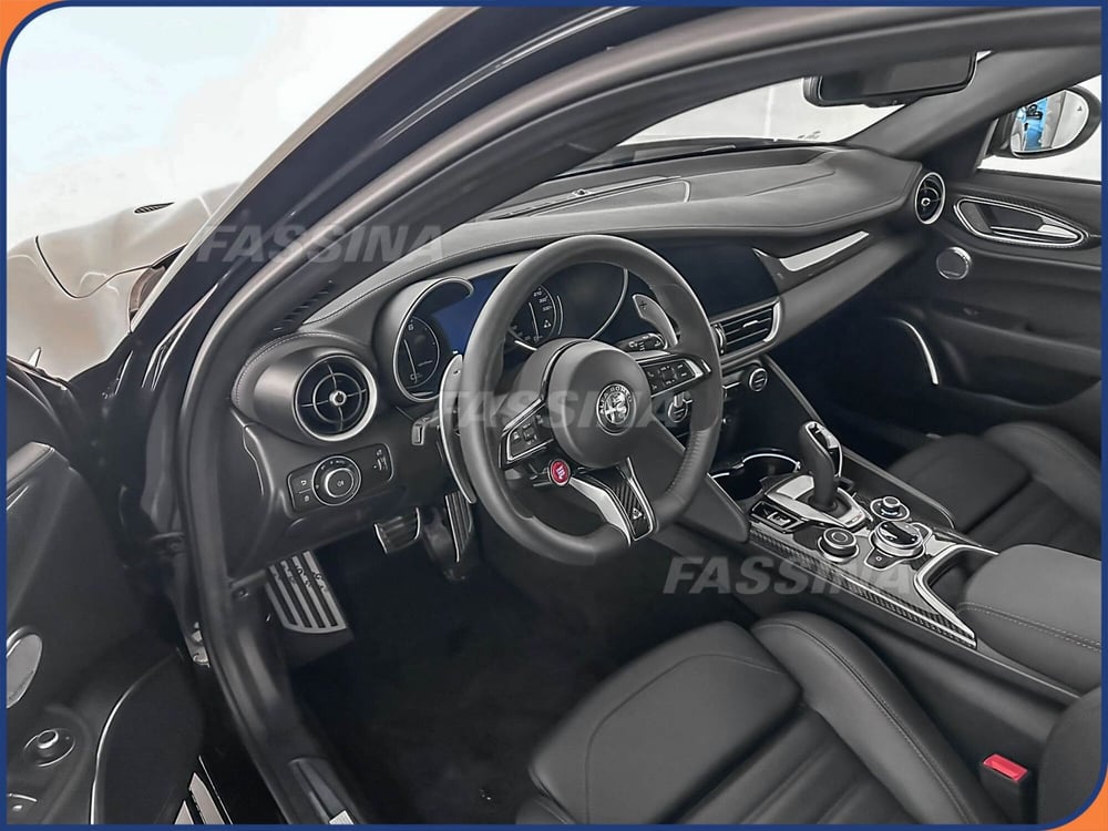Alfa Romeo Giulia nuova a Milano (9)