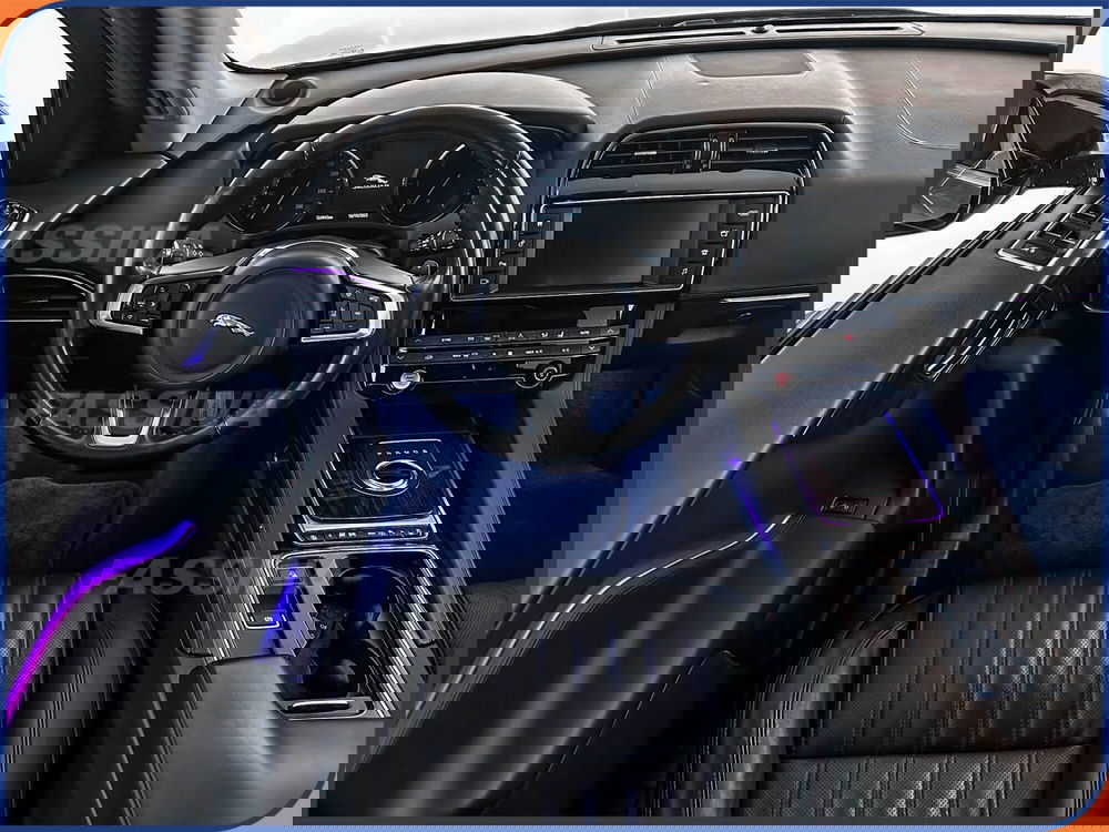 Jaguar F-Pace usata a Milano (10)