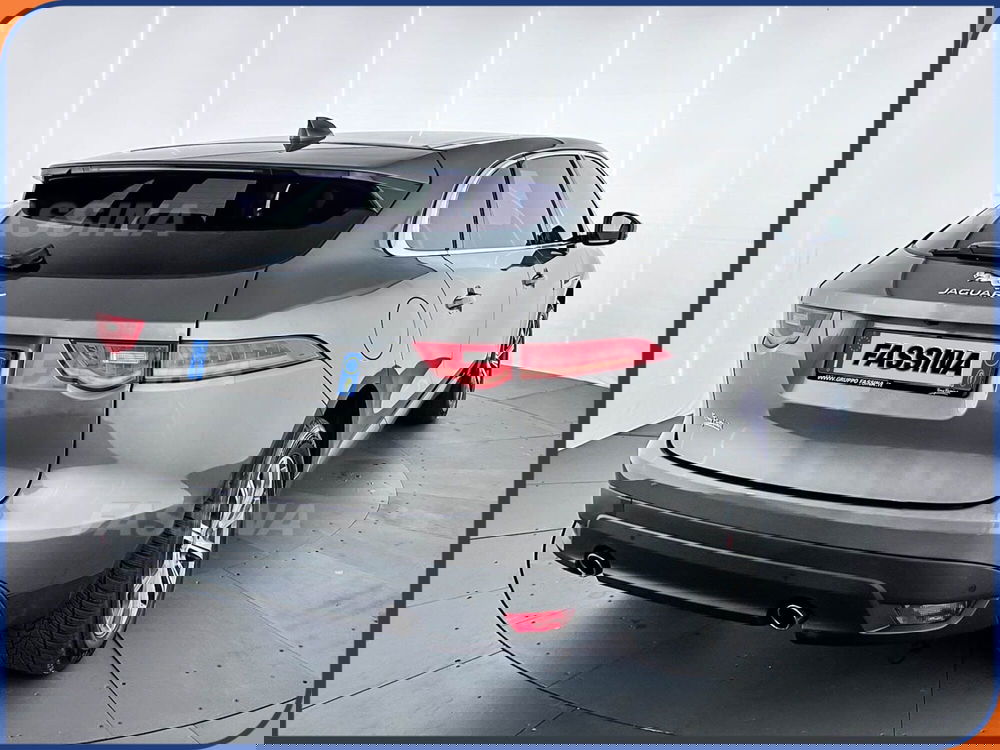 Jaguar F-Pace usata a Milano (6)