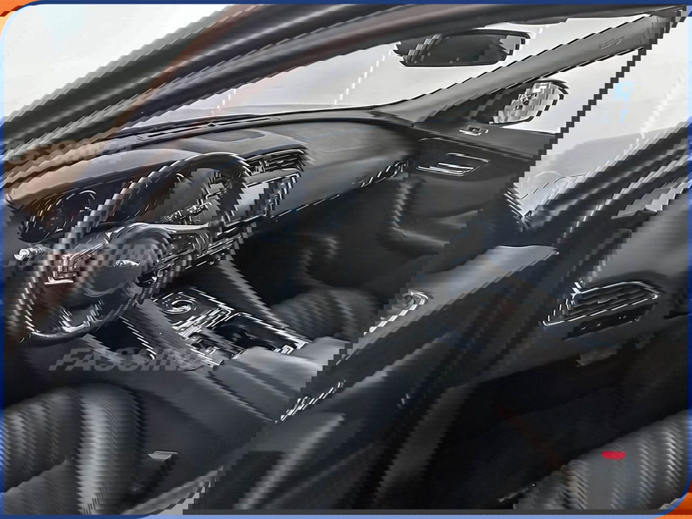 Jaguar F-Pace usata a Milano (9)