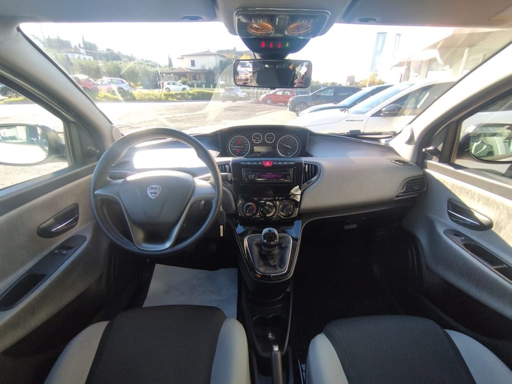 Lancia Ypsilon usata a Arezzo (12)