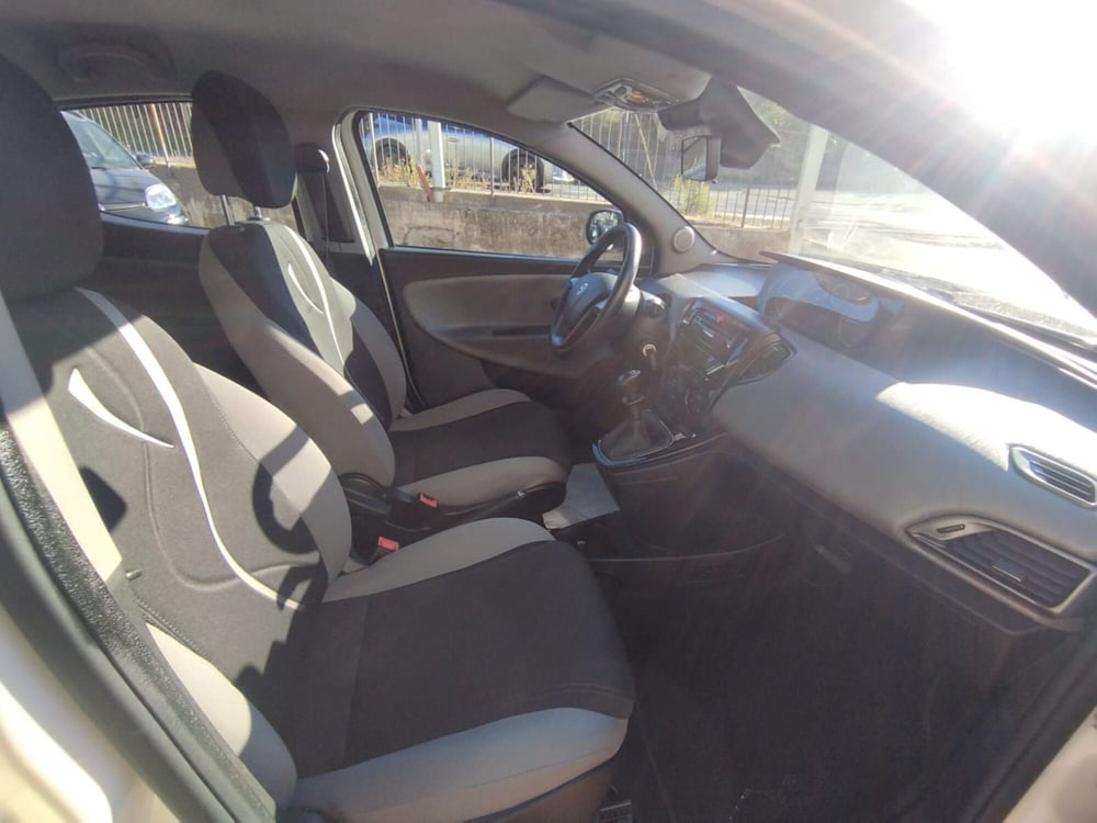 Lancia Ypsilon usata a Arezzo (17)