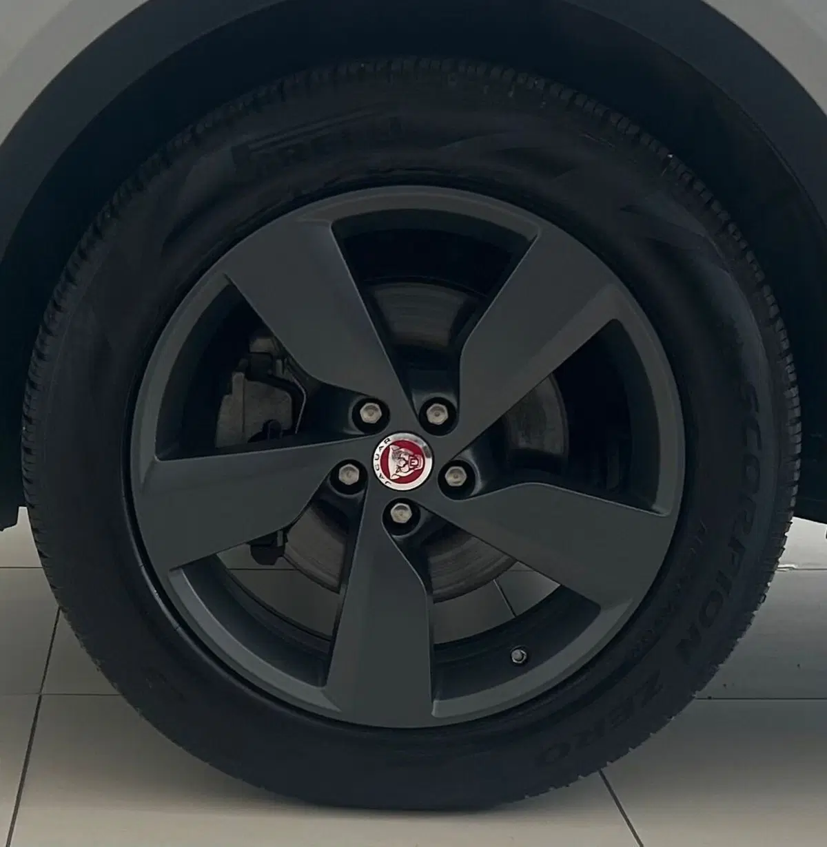 Jaguar E-Pace usata a Ferrara (9)
