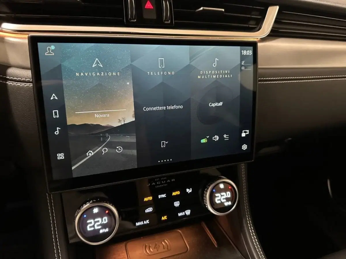 Jaguar F-Pace usata a Verbano Cusio Ossola (11)