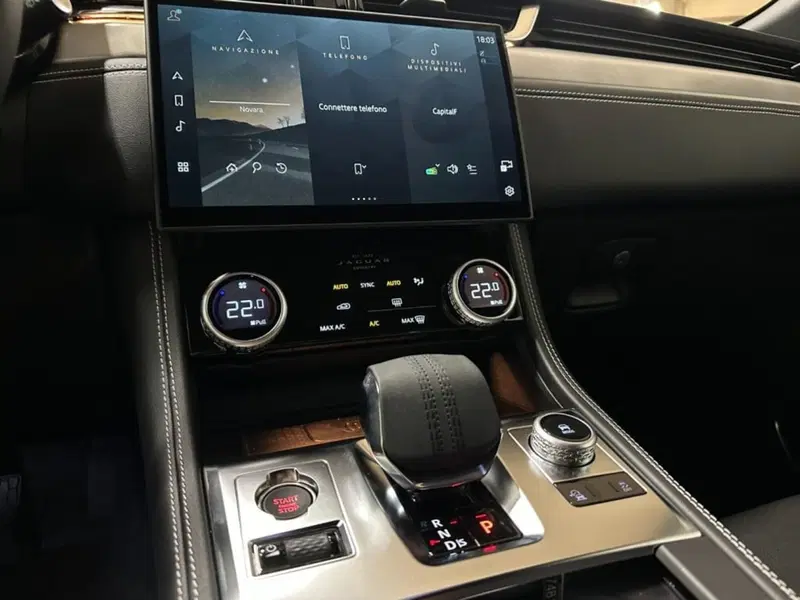 Jaguar F-Pace usata a Verbano Cusio Ossola (15)