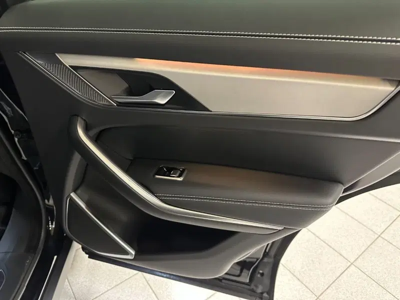 Jaguar F-Pace usata a Verbano Cusio Ossola (20)