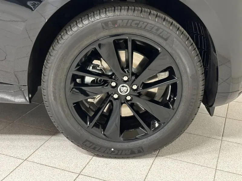 Jaguar F-Pace usata a Verbano Cusio Ossola (9)