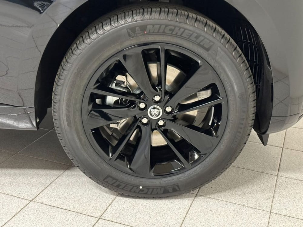 Jaguar F-Pace usata a Verbano Cusio Ossola (9)