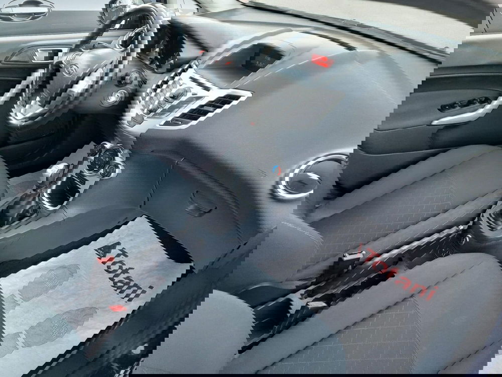 Ford Fiesta usata a L'Aquila (17)