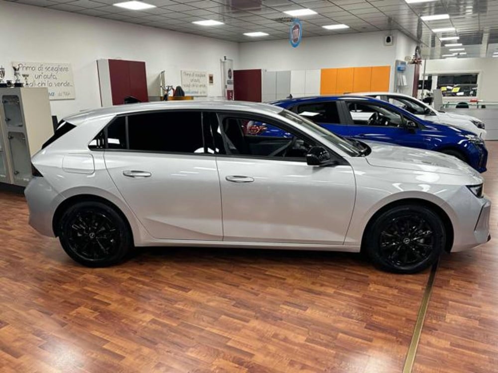 Opel Astra nuova a Milano (2)