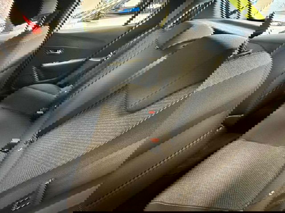 Peugeot 208 nuova a Milano (8)