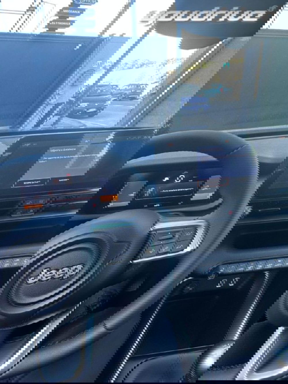 Jeep Avenger nuova a Napoli (8)