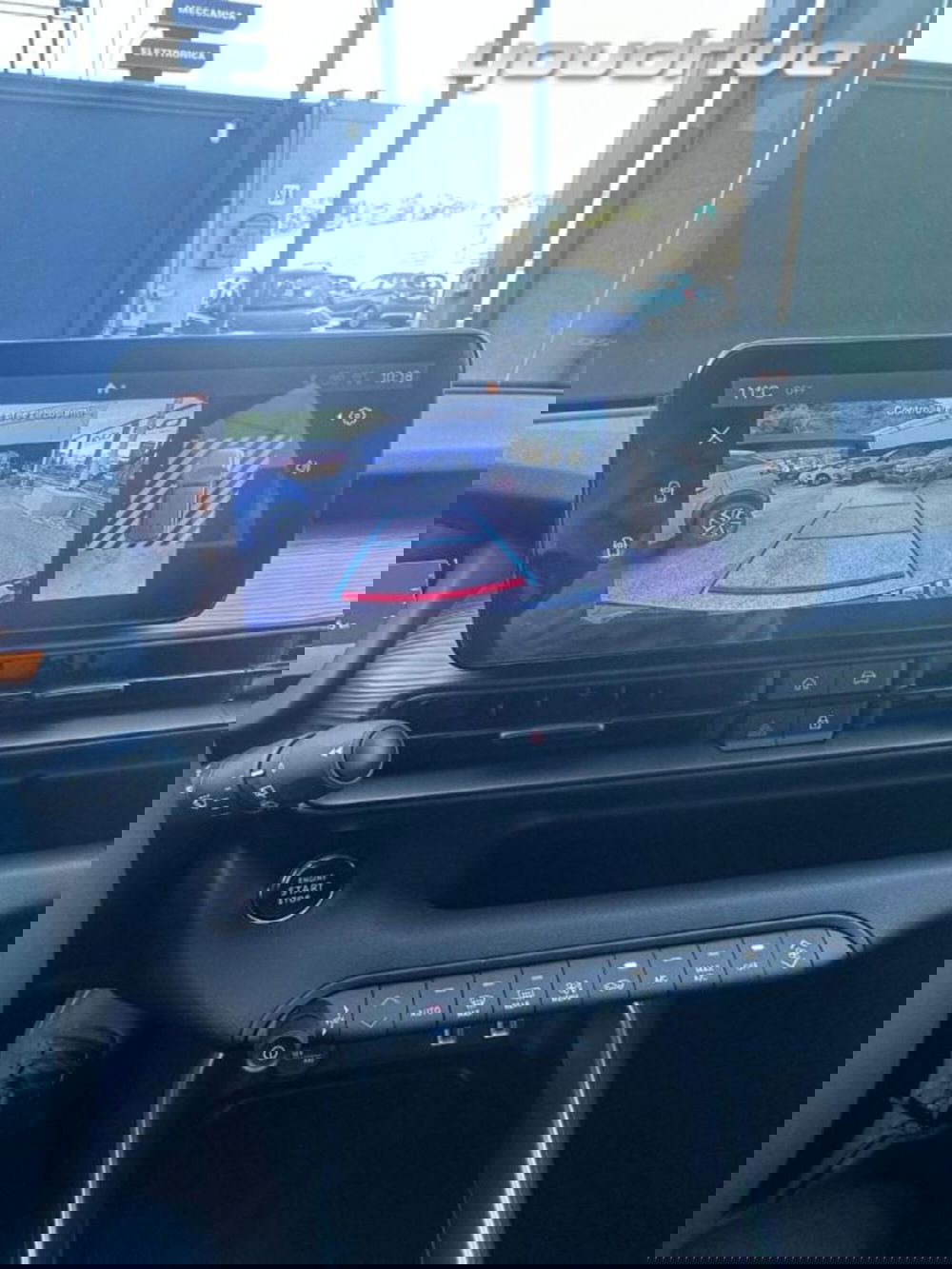 Jeep Avenger nuova a Napoli (9)