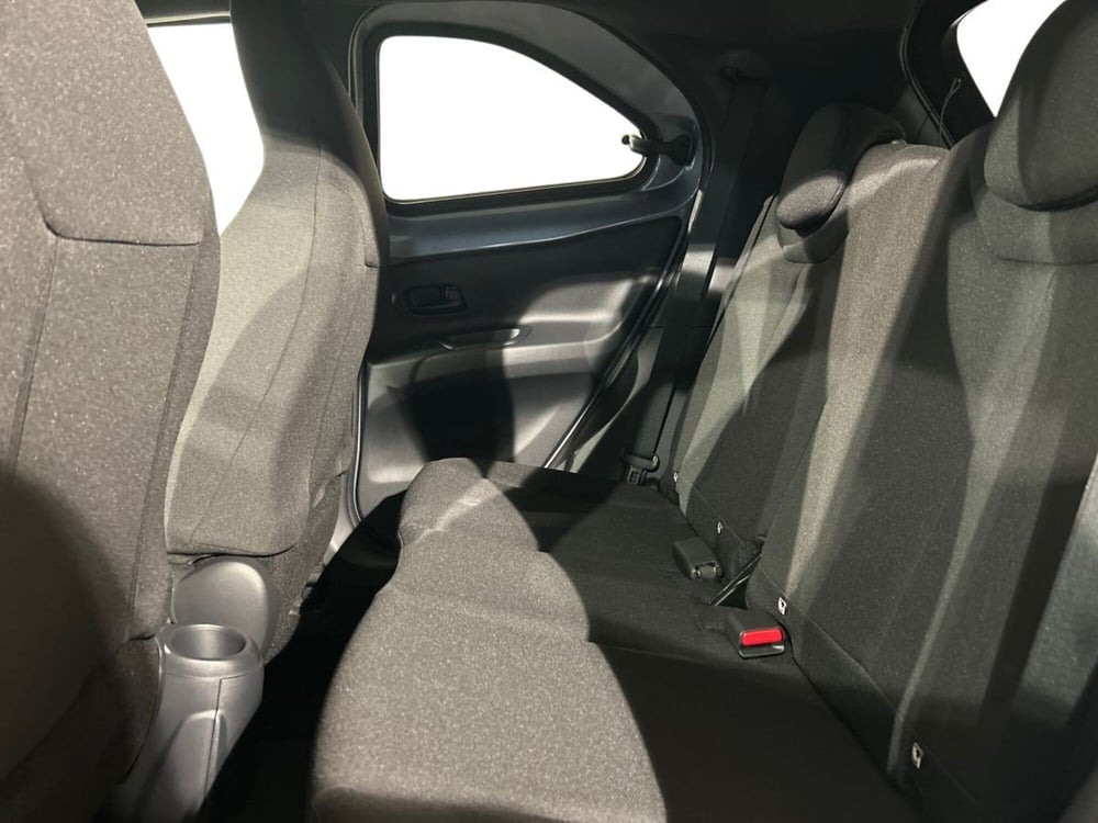 Toyota Aygo X nuova a Lecco (11)