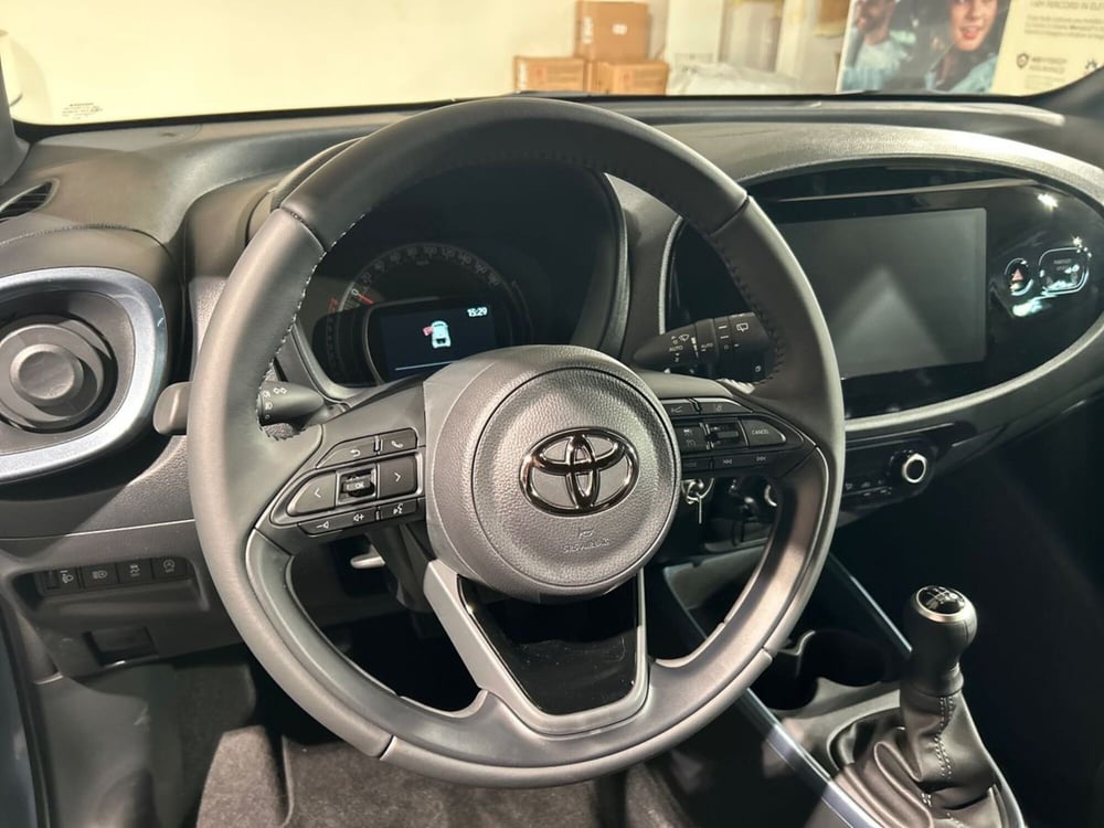 Toyota Aygo X nuova a Lecco (14)