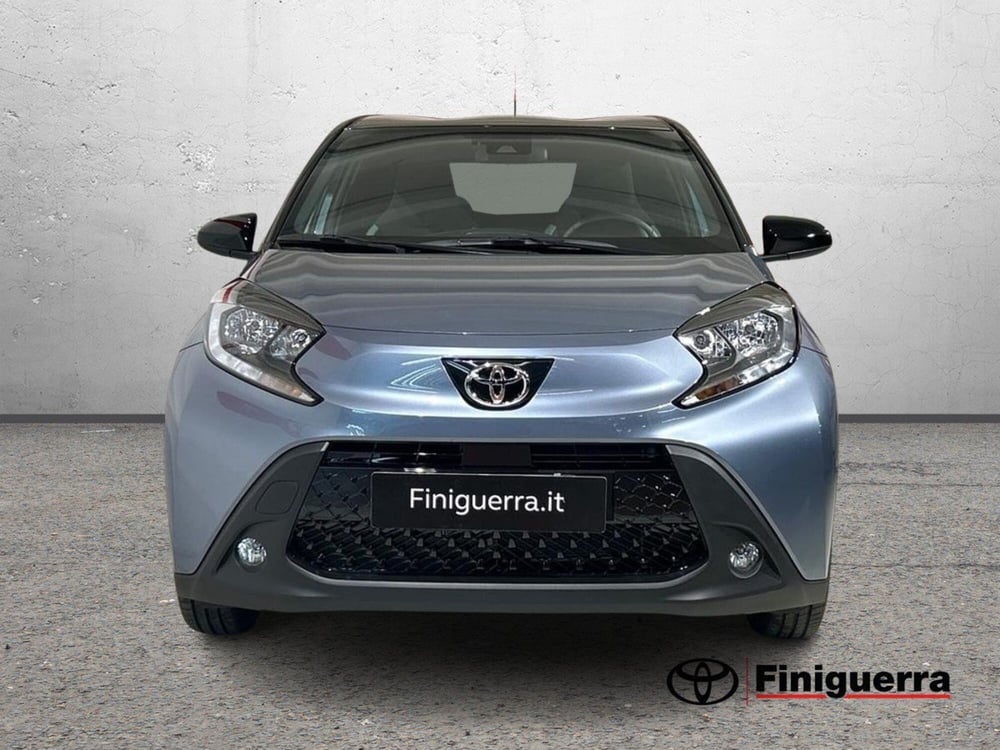 Toyota Aygo X nuova a Lecco (2)
