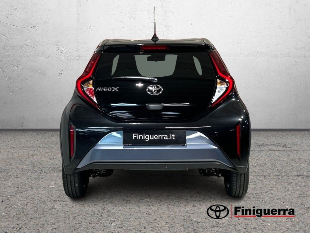 Toyota Aygo X nuova a Lecco (3)