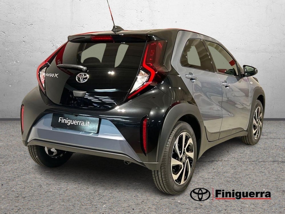 Toyota Aygo X nuova a Lecco (4)