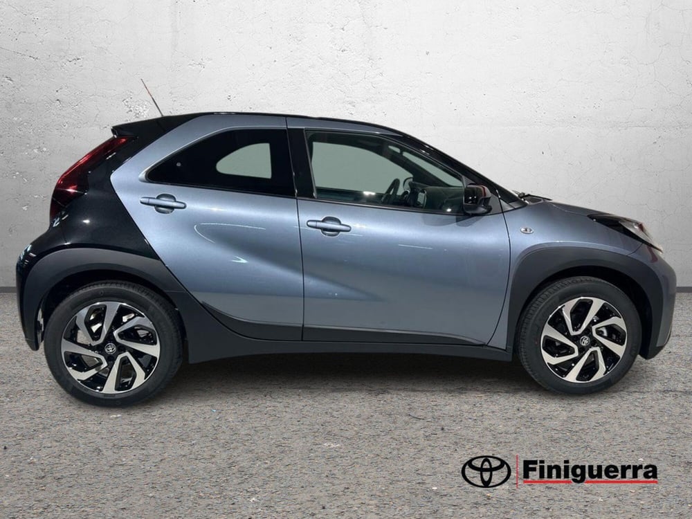 Toyota Aygo X nuova a Lecco (5)