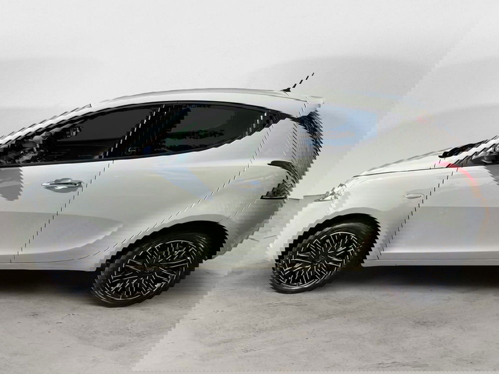 Lancia Ypsilon usata a Como (3)
