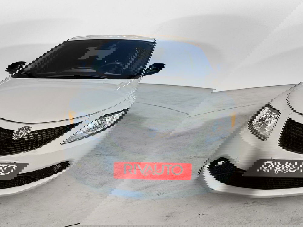 Lancia Ypsilon usata a Como (5)