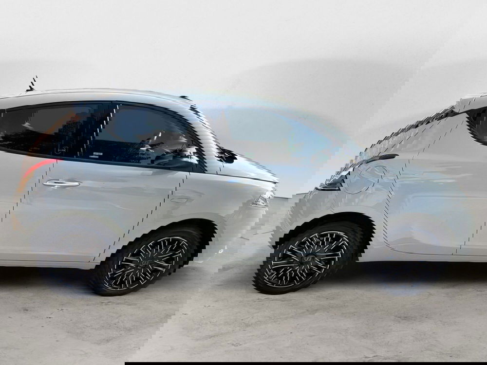 Lancia Ypsilon usata a Como (9)
