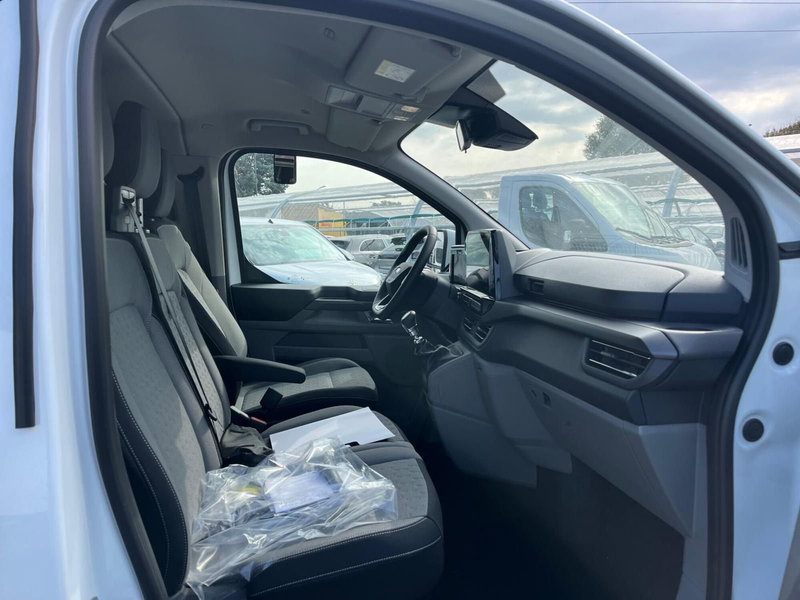 Ford Tourneo Custom nuova a Milano (14)