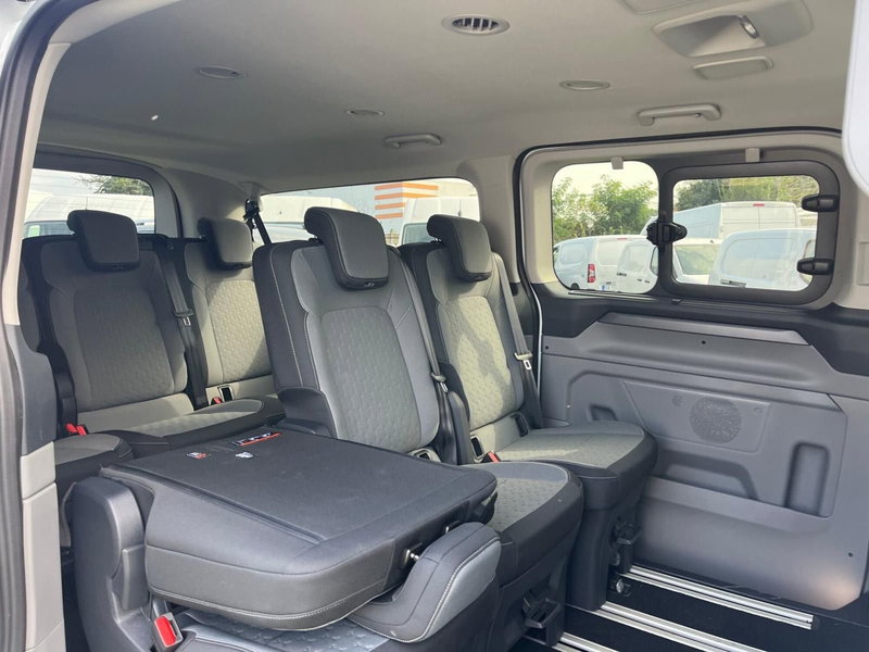 Ford Tourneo Custom nuova a Milano (16)