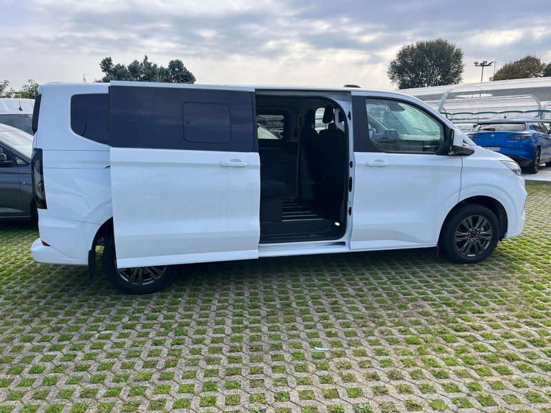 Ford Tourneo Custom nuova a Milano (5)