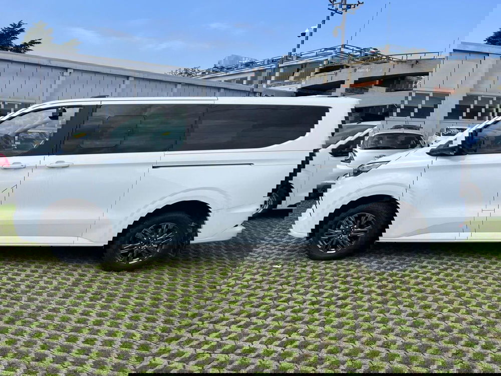 Ford Tourneo Custom nuova a Milano (6)