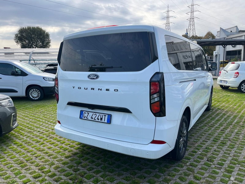 Ford Tourneo Custom nuova a Milano (9)