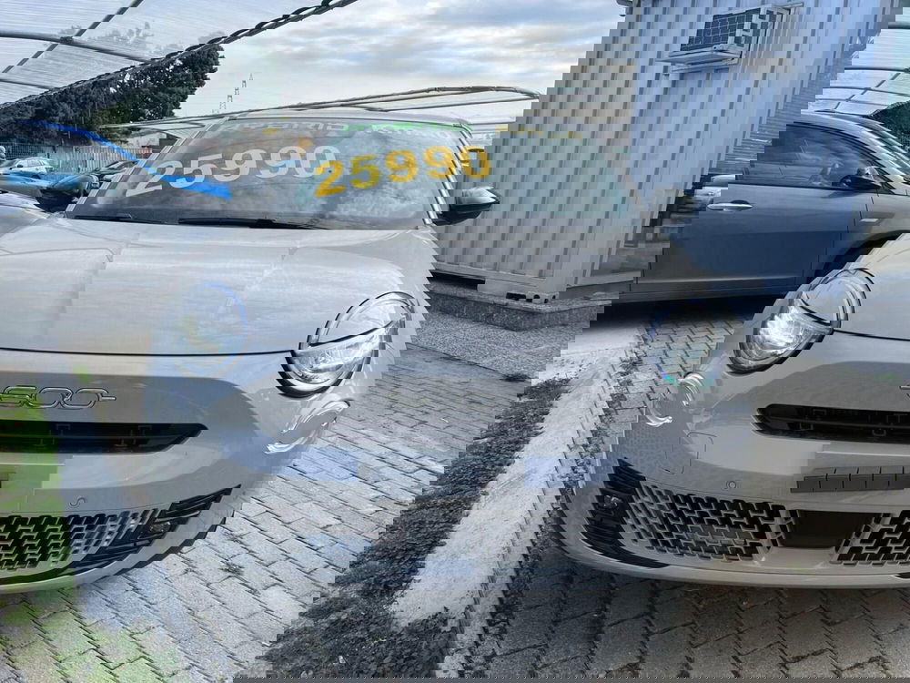 Fiat 600 nuova a Milano (2)