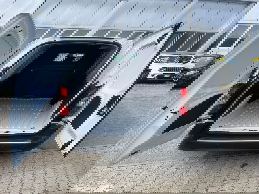 Toyota Proace City nuova a Milano (10)