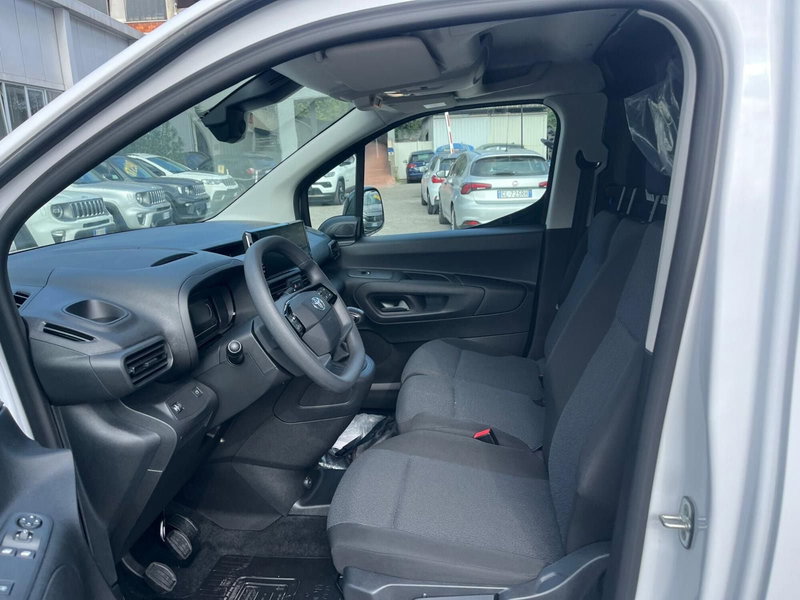 Toyota Proace City nuova a Milano (14)