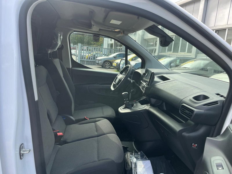 Toyota Proace City nuova a Milano (15)