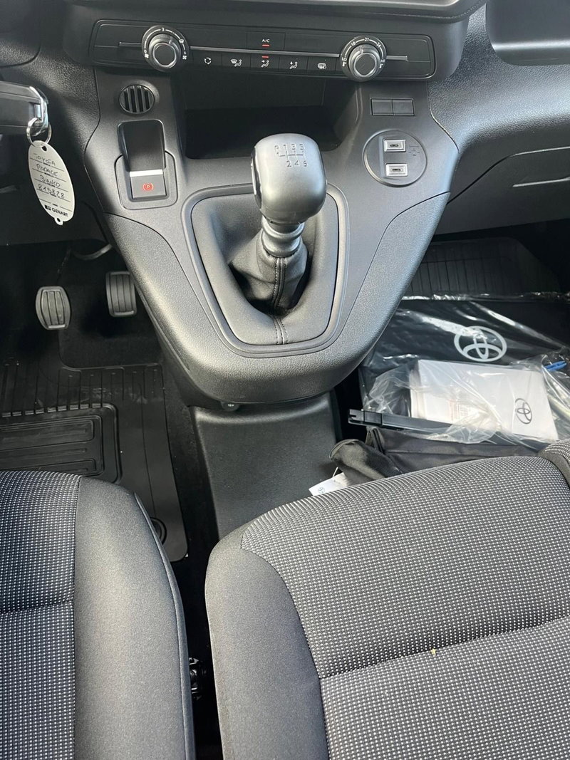 Toyota Proace City nuova a Milano (18)