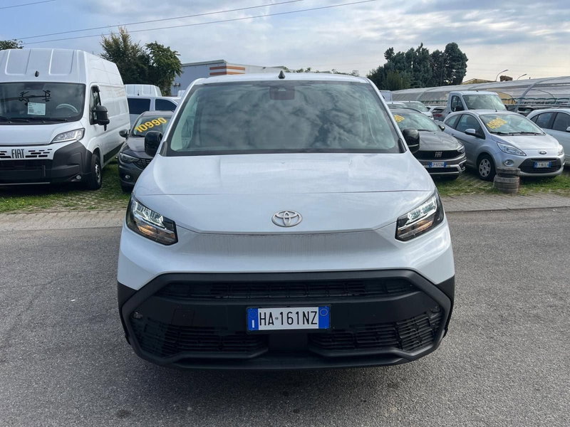 Toyota Proace City nuova a Milano (2)