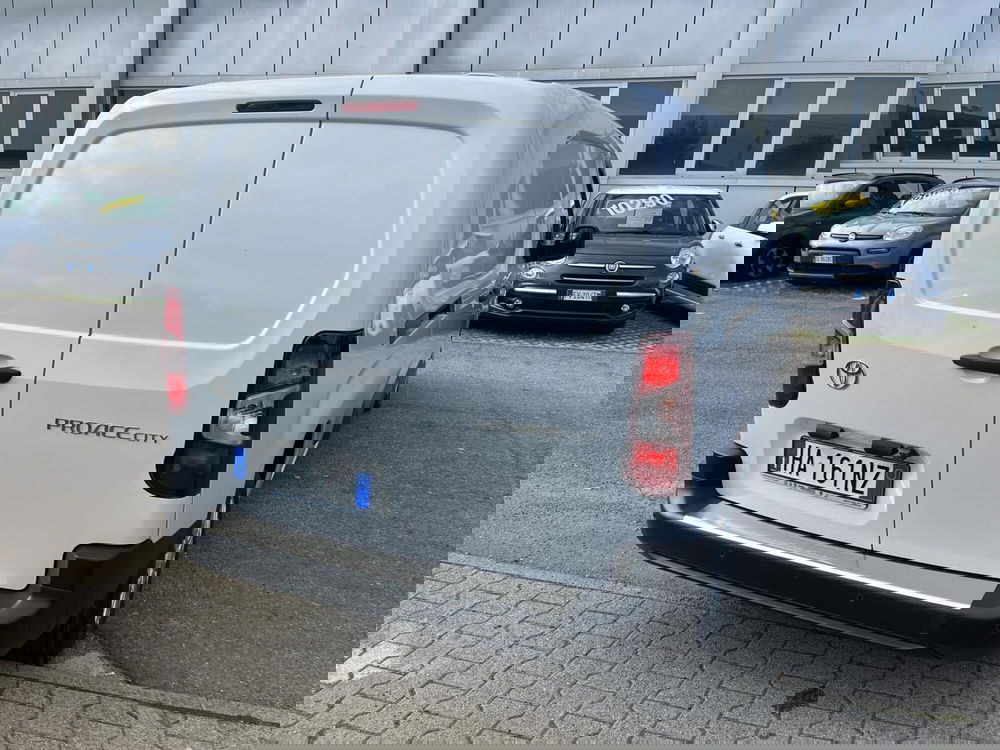 Toyota Proace City nuova a Milano (8)